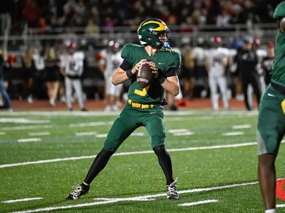 Cole Dawes Brings a Clean Passing Record Into the De La Salle Test